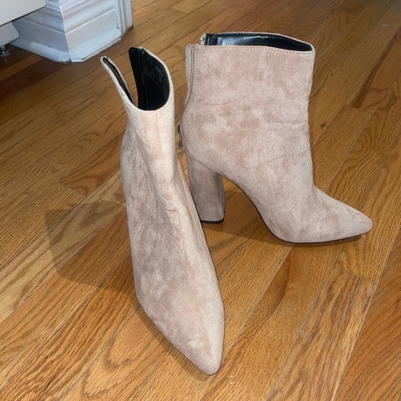 Suede like booties on thick heel - Picture 2 of 6